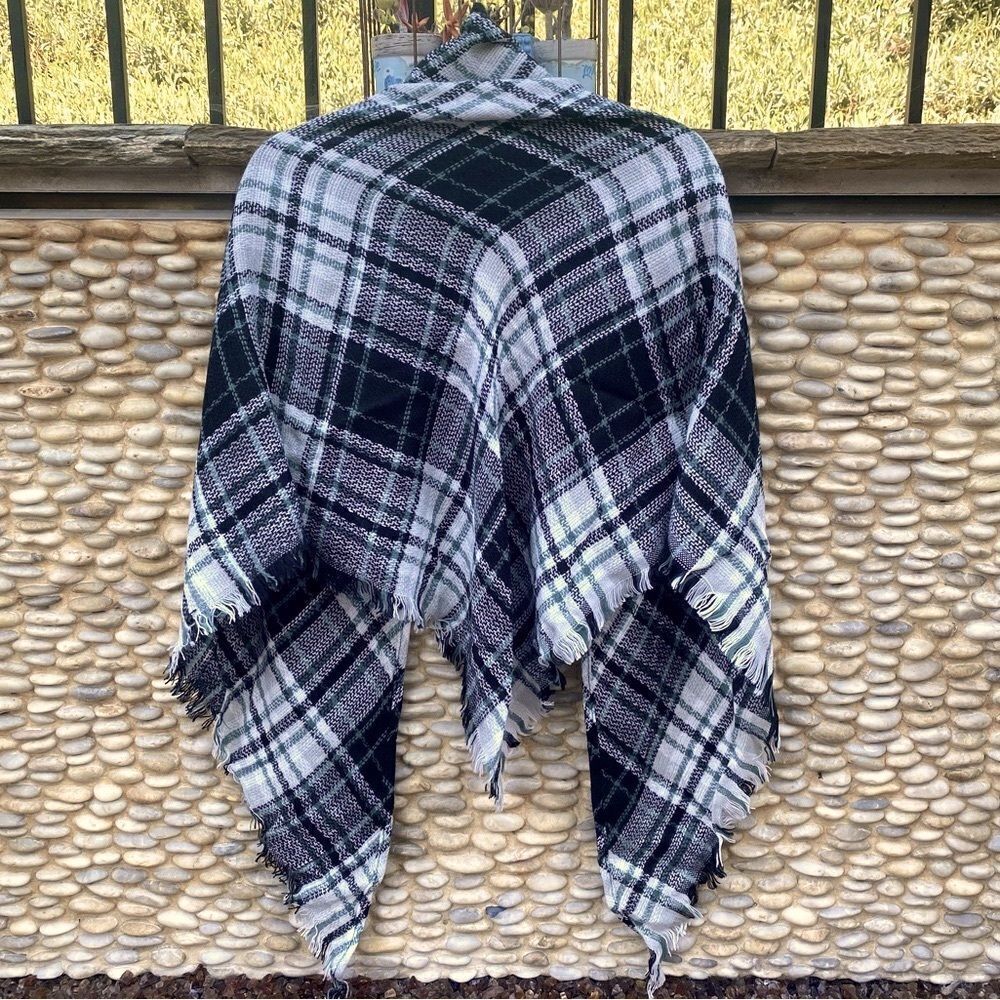 New! Wander Agio Black/White/Sage Green Plaid Triangle Scarf/Shawl/Wrap One Size - Picture 6 of 7